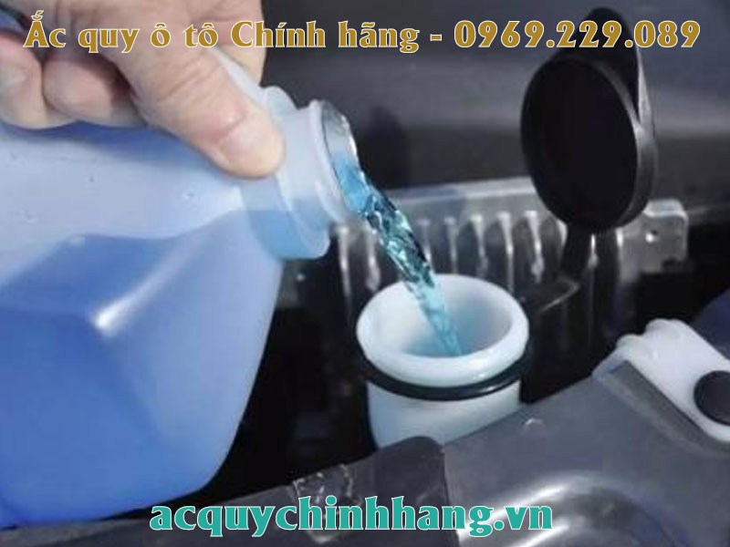 Cách châm nước bình ắc quy
